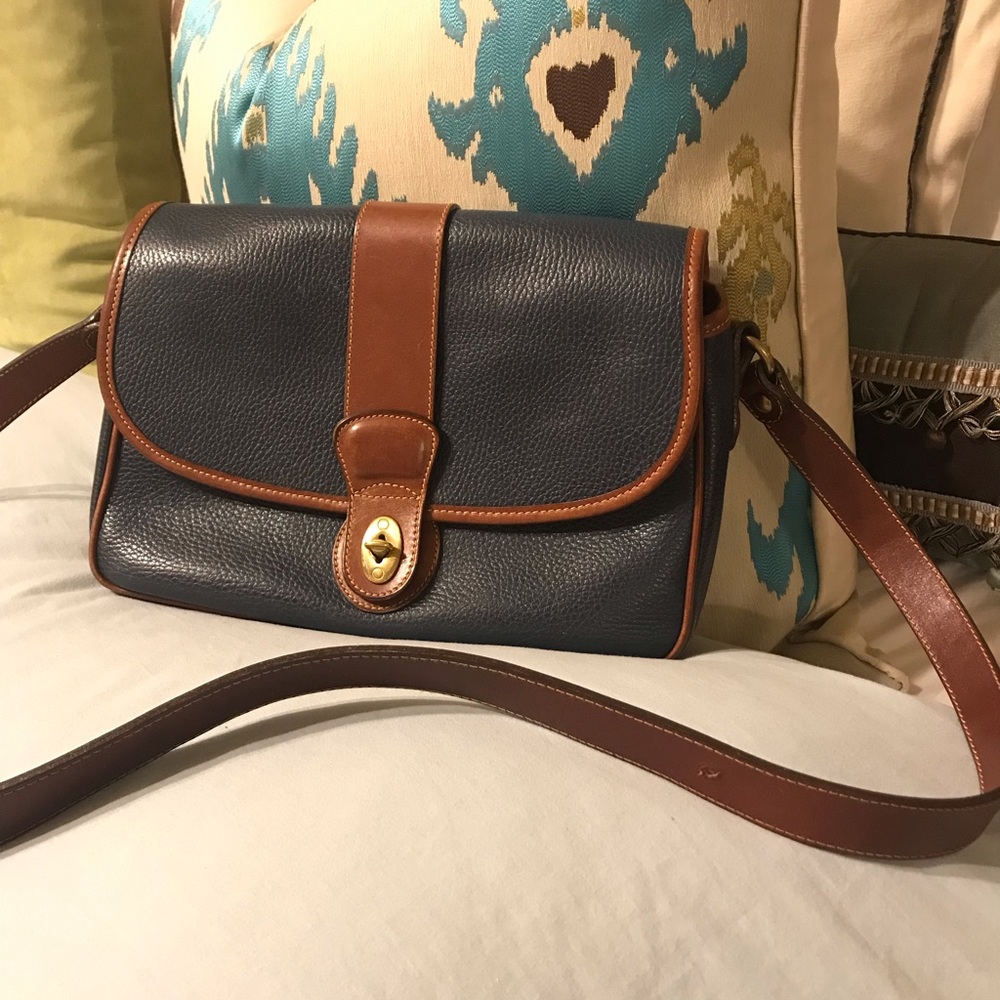 COACH BLUE LEATHER PURSE!